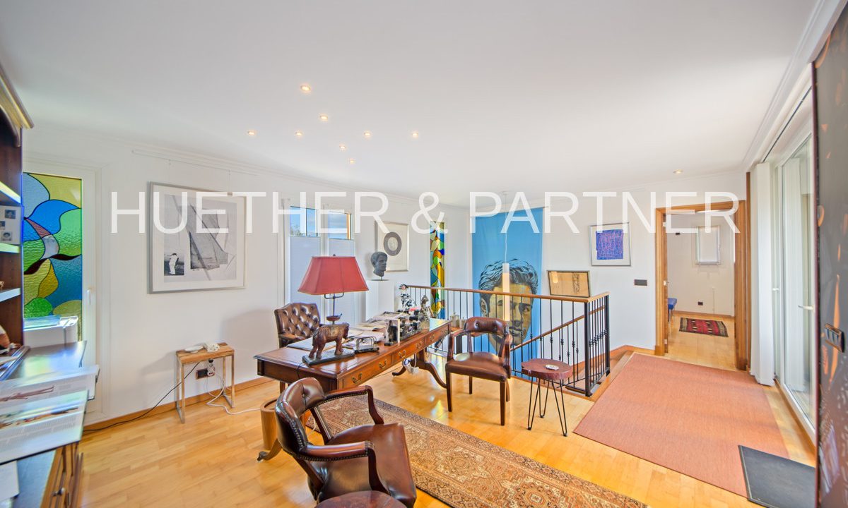 offenes Arbeitszimmer im OG