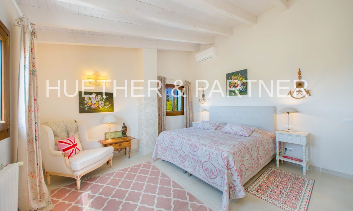 8c3bdfee-8581-4ed4-b89b-8d3329dbe543