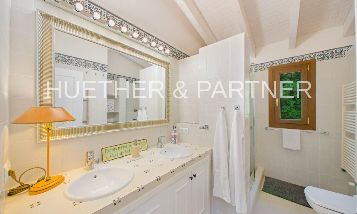 c0eb4e41-5026-4e0c-840c-32aa596a0400