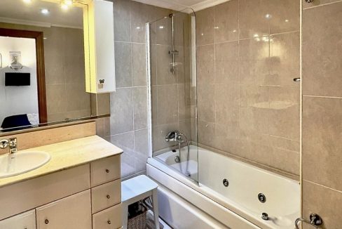 Baños mit Wanne