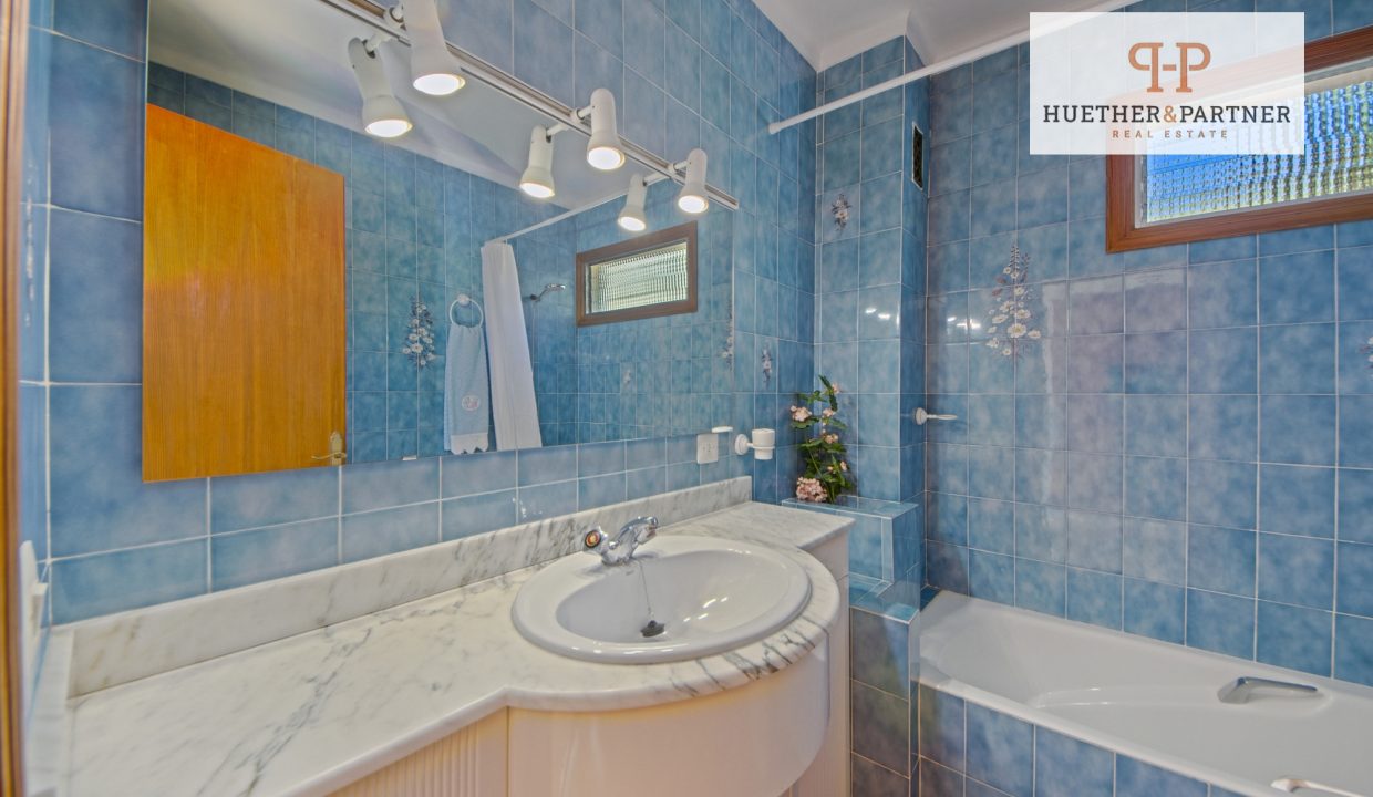 0e76f6b4-0f74-4b18-b36c-4742a0747841