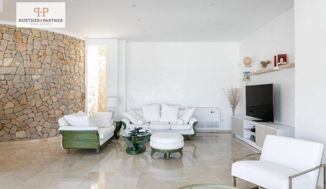 18332479-e661-463d-a195-f9f8005bbebf