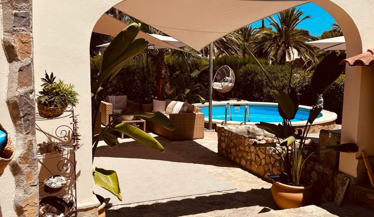 8301854c-4206-4cff-94af-6099a779d5ee