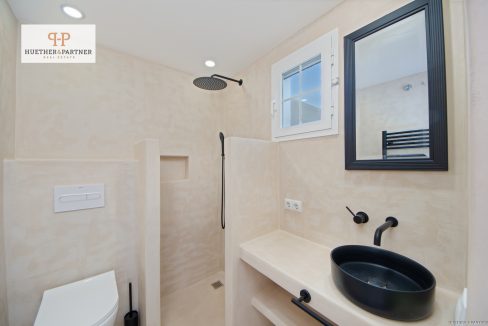 Modernes Baños mit Walk-in Dusche