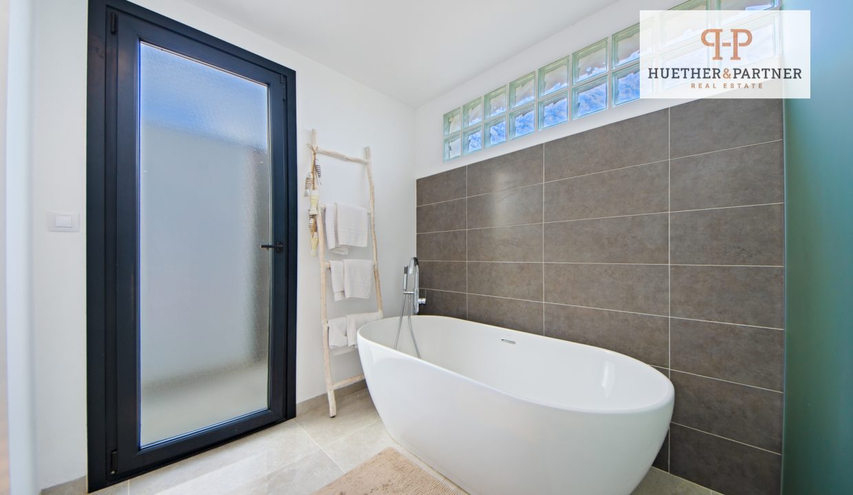 a4d2f87e-e720-4b7e-8cf4-6df25ad7ba46