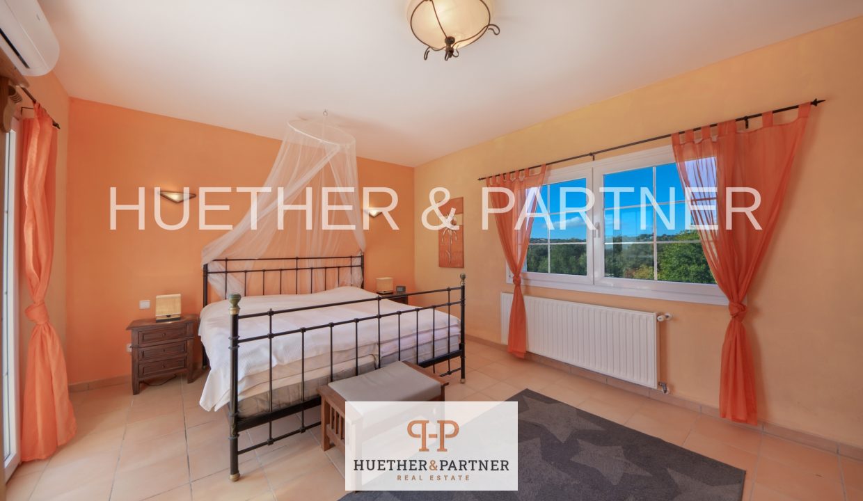 0a90b70a-d8e6-4a49-b59e-4a296e698345